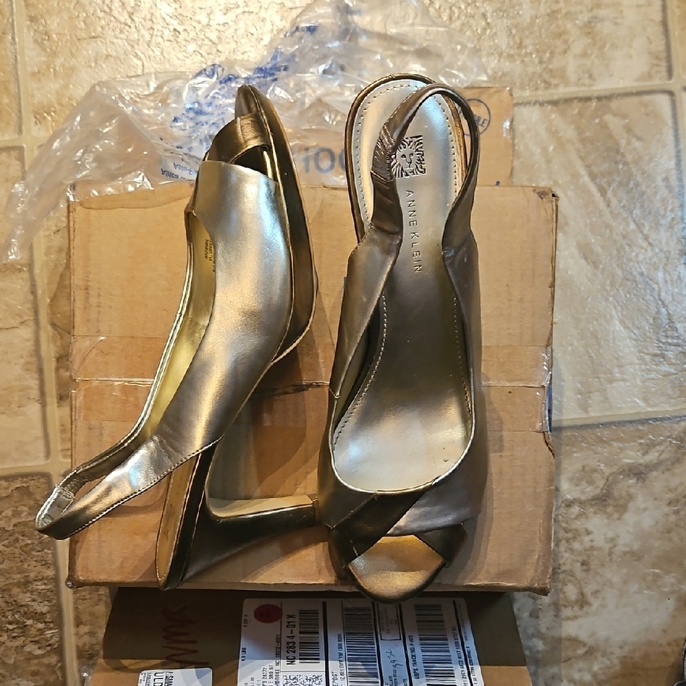 Anne Klein Metallic Gold Heels
